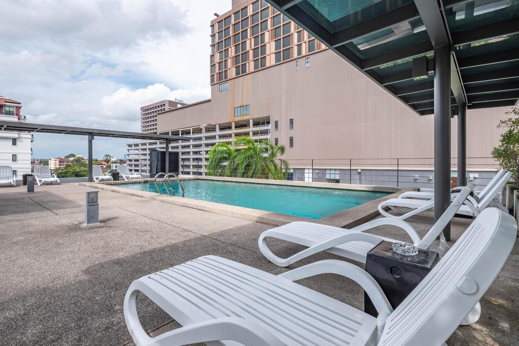 Luxe Residence Pattaya Bagian luar foto