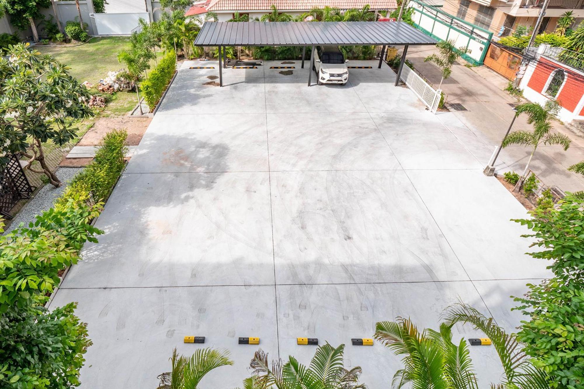 Luxe Residence Pattaya Bagian luar foto