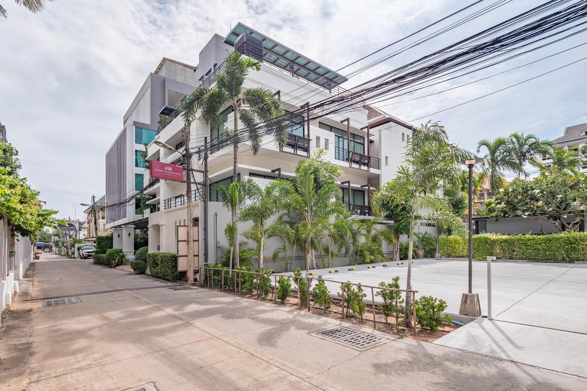 Luxe Residence Pattaya Bagian luar foto